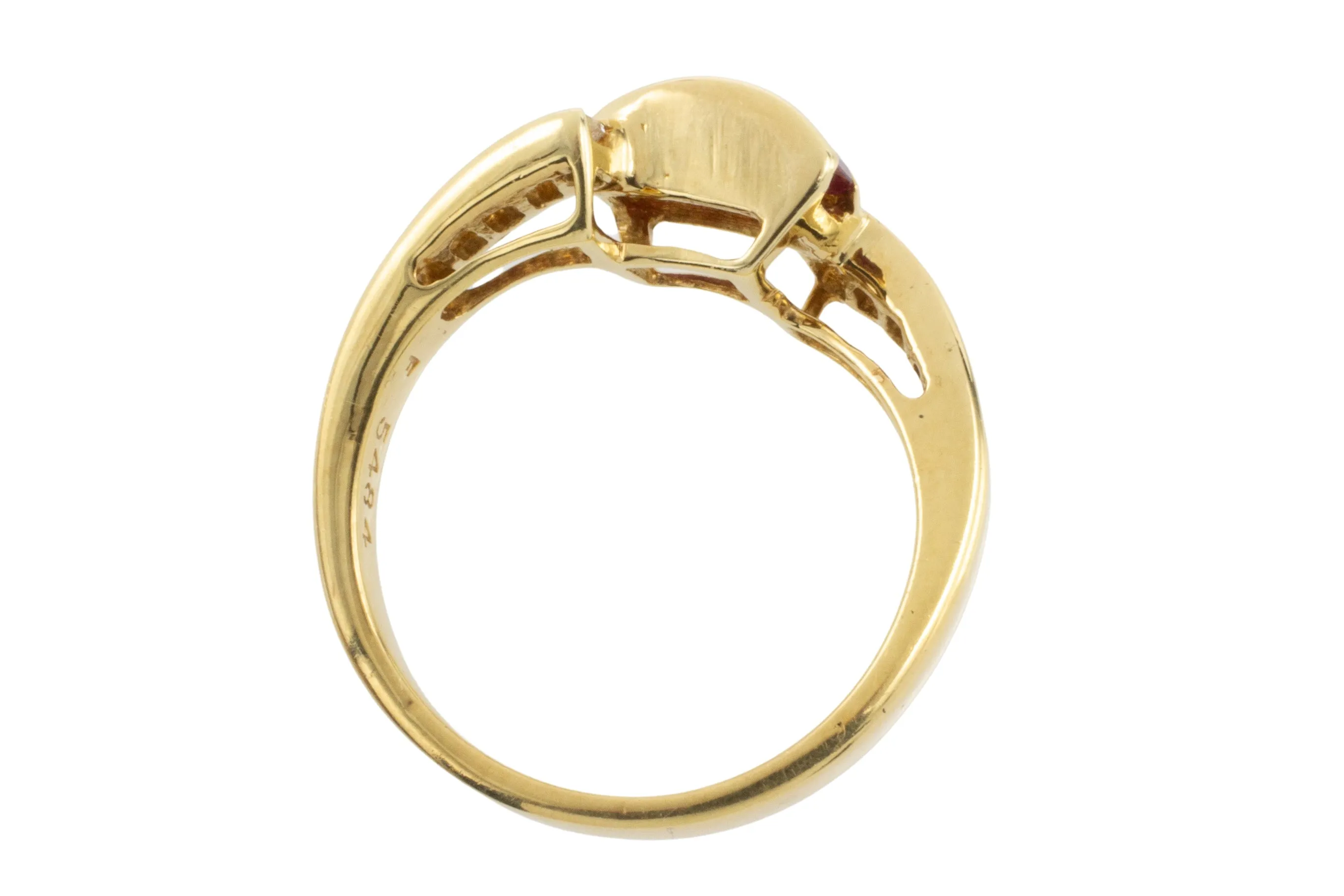 Baguette ruby and diamond ring in 18 carat gold
