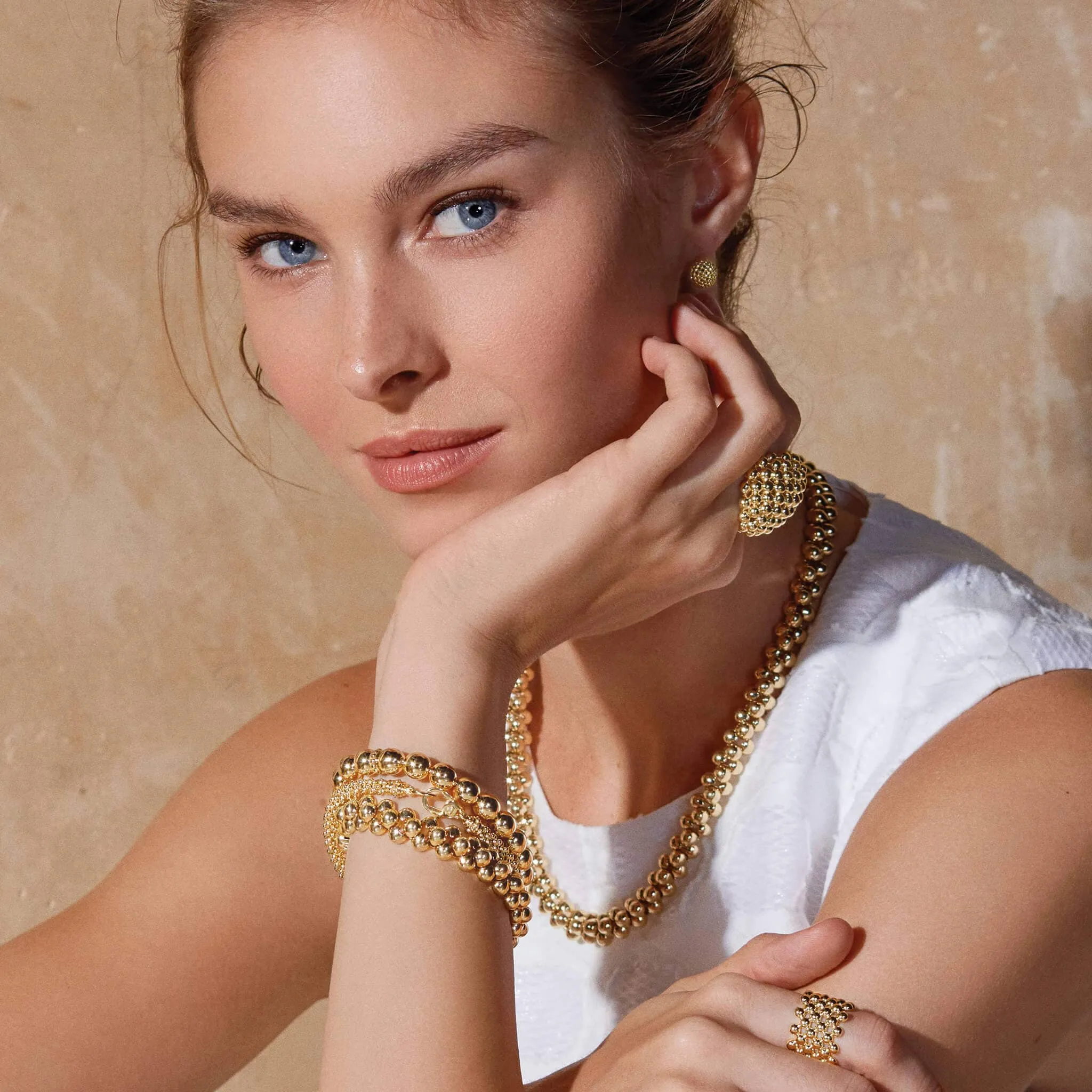 Caviar Gold 18K Gold Oval Statement Ring